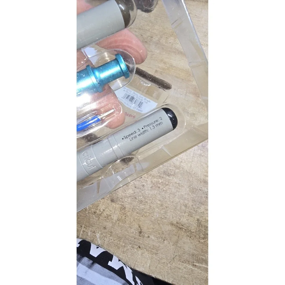This is a Cricut Deep Cut Blade and Housing Kit